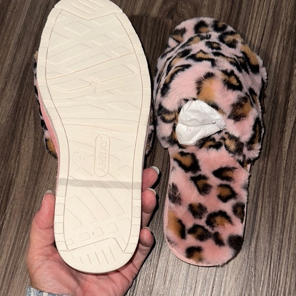 Array Pink Leopard Fuzzy Slippers - Picture 4 of 4